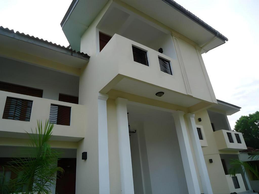 Kent Hotel Tissamaharama Exterior photo
