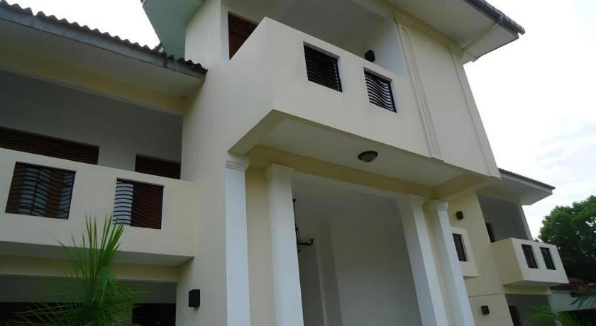 Kent Hotel Tissamaharama Exterior photo