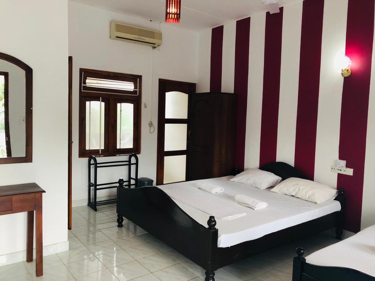 Kent Hotel Tissamaharama Exterior photo